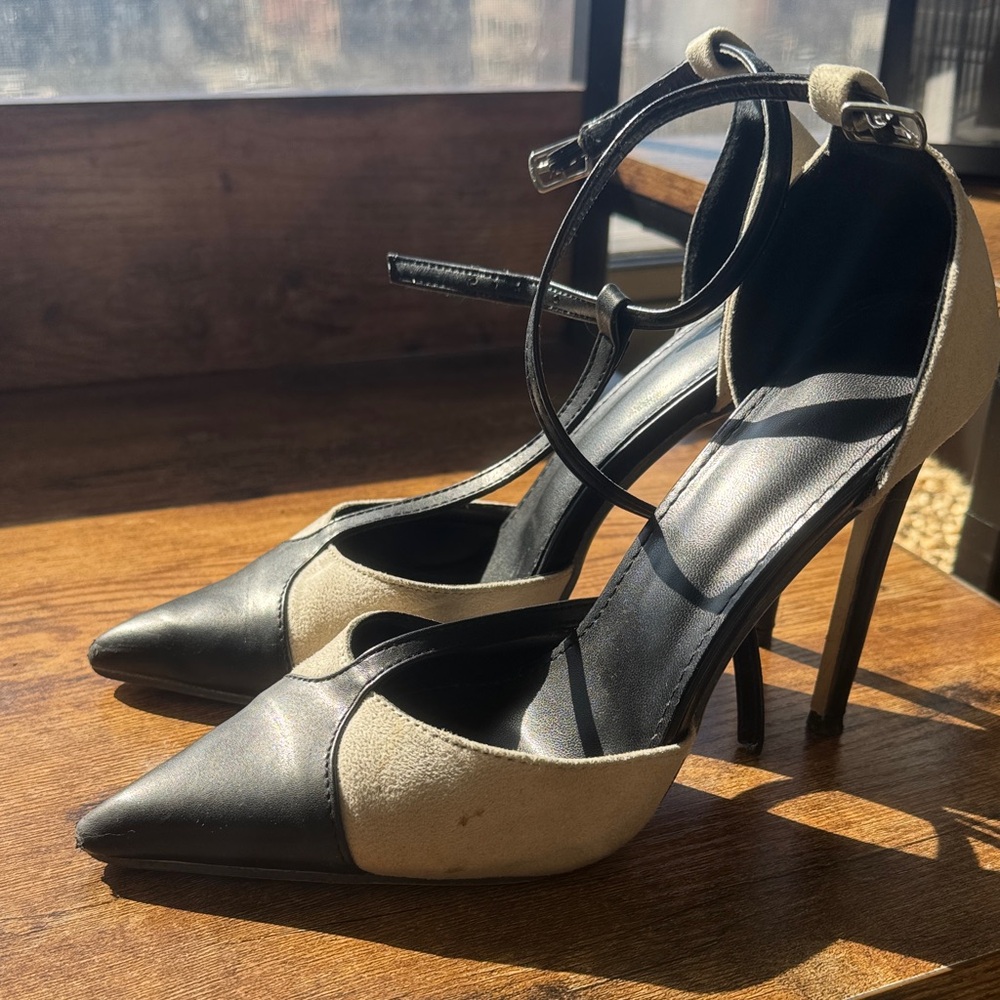 Elegant Black and Cream Women's Heels Pre Loved - Picture 3 of 5